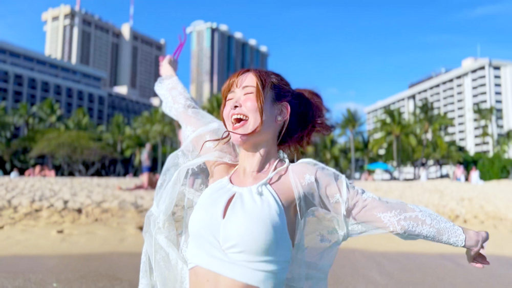 ナナニジの太陽”、天城サリーが水着で魅せる全編ハワイロケ・完全